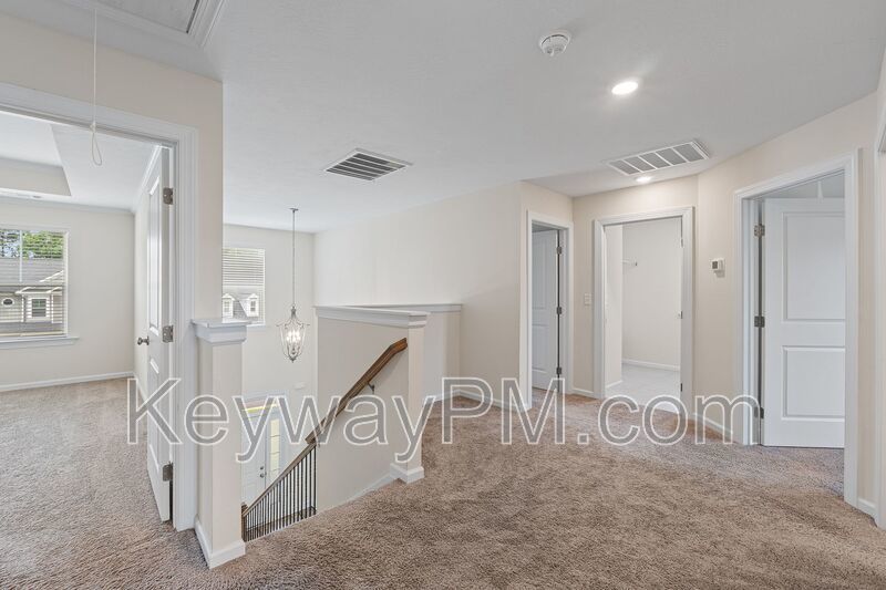 585 Hampton Drive-Windsor property image