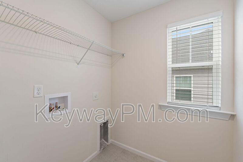 585 Hampton Drive-Windsor property image