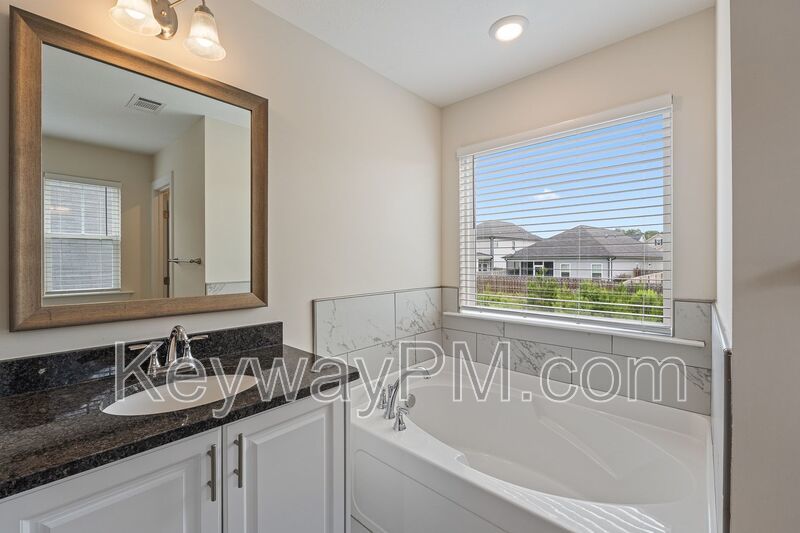 585 Hampton Drive-Windsor property image