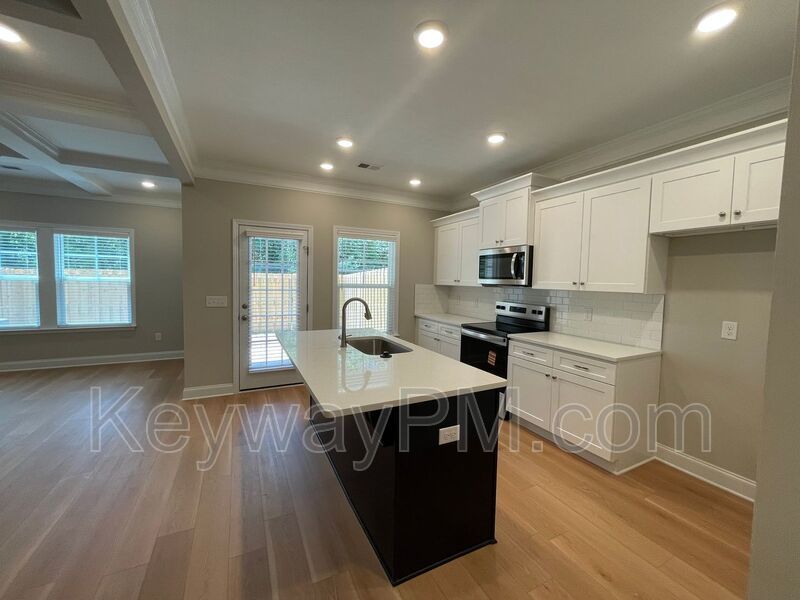 3119 Venetian Drive- Village Square property image