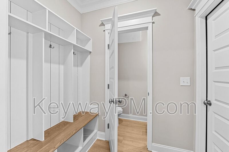 3125 Venetian Drive- Village Square property image