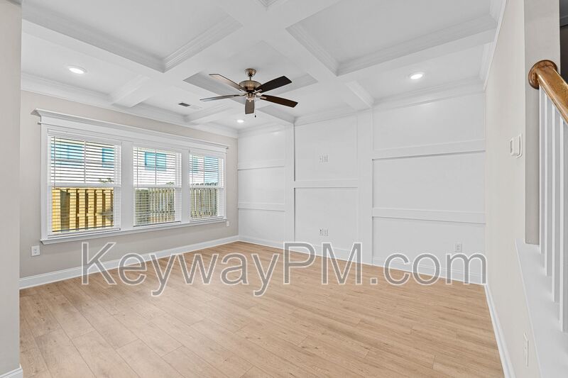 3125 Venetian Drive- Village Square property image