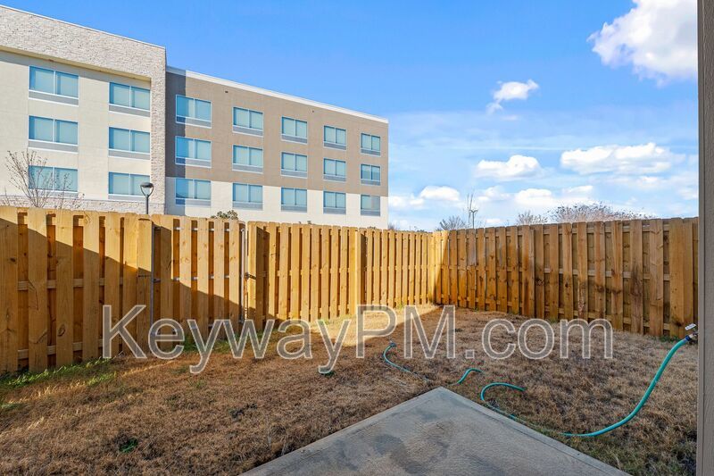 3125 Venetian Drive- Village Square property image