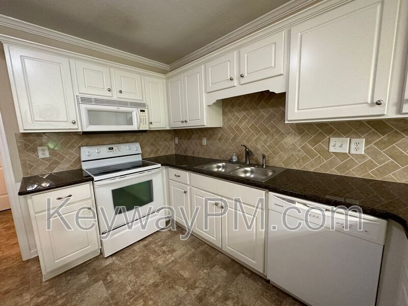 2136 Sylvan Lake Drive - Ivy Falls Plantation property image