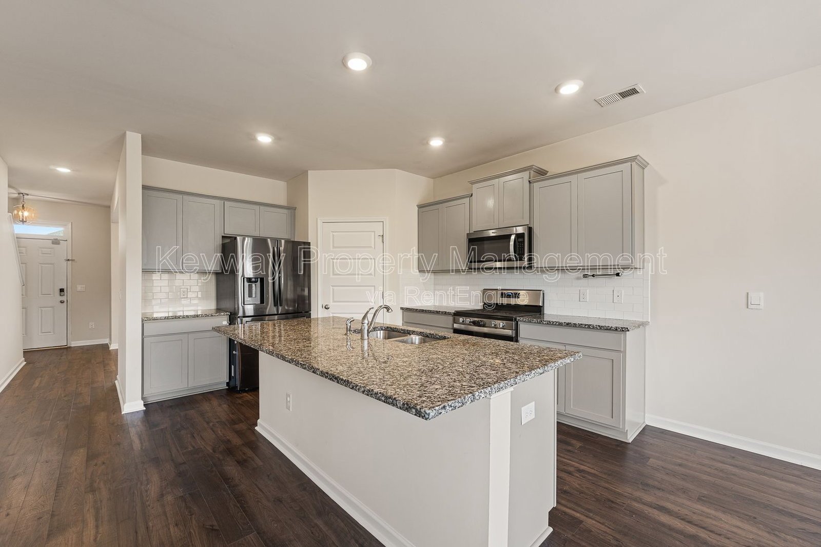 3262 Carmine Avenue - High Hills property image