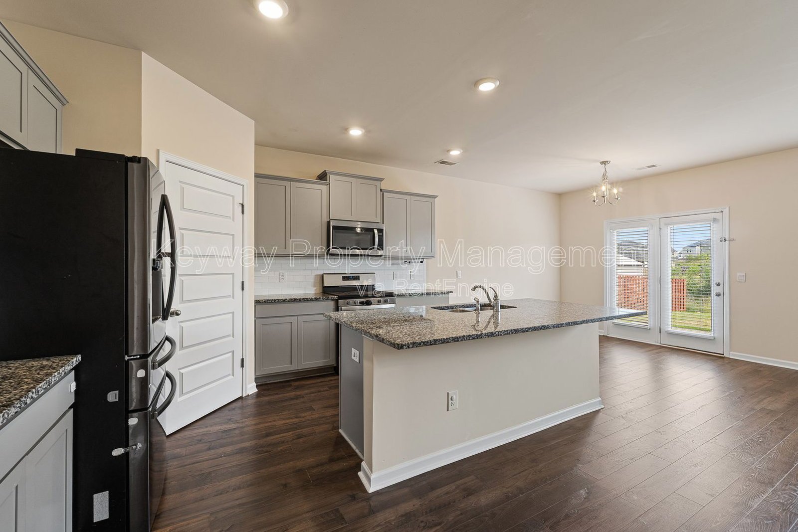 3262 Carmine Avenue - High Hills property image