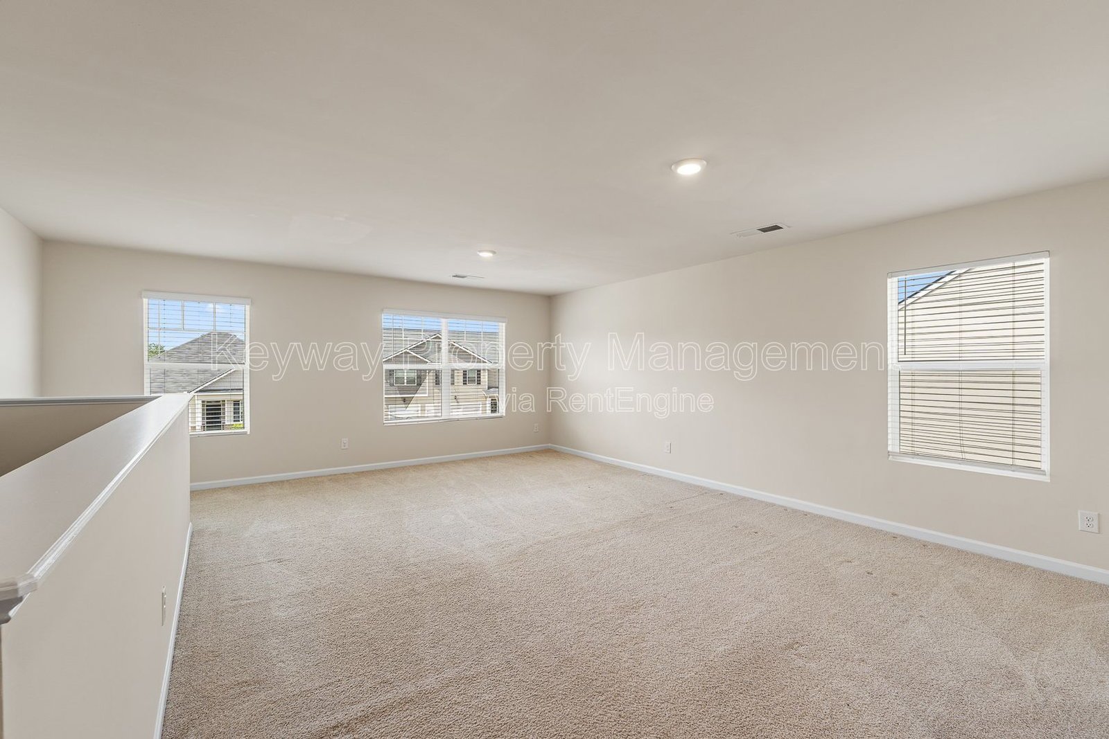 3262 Carmine Avenue - High Hills property image