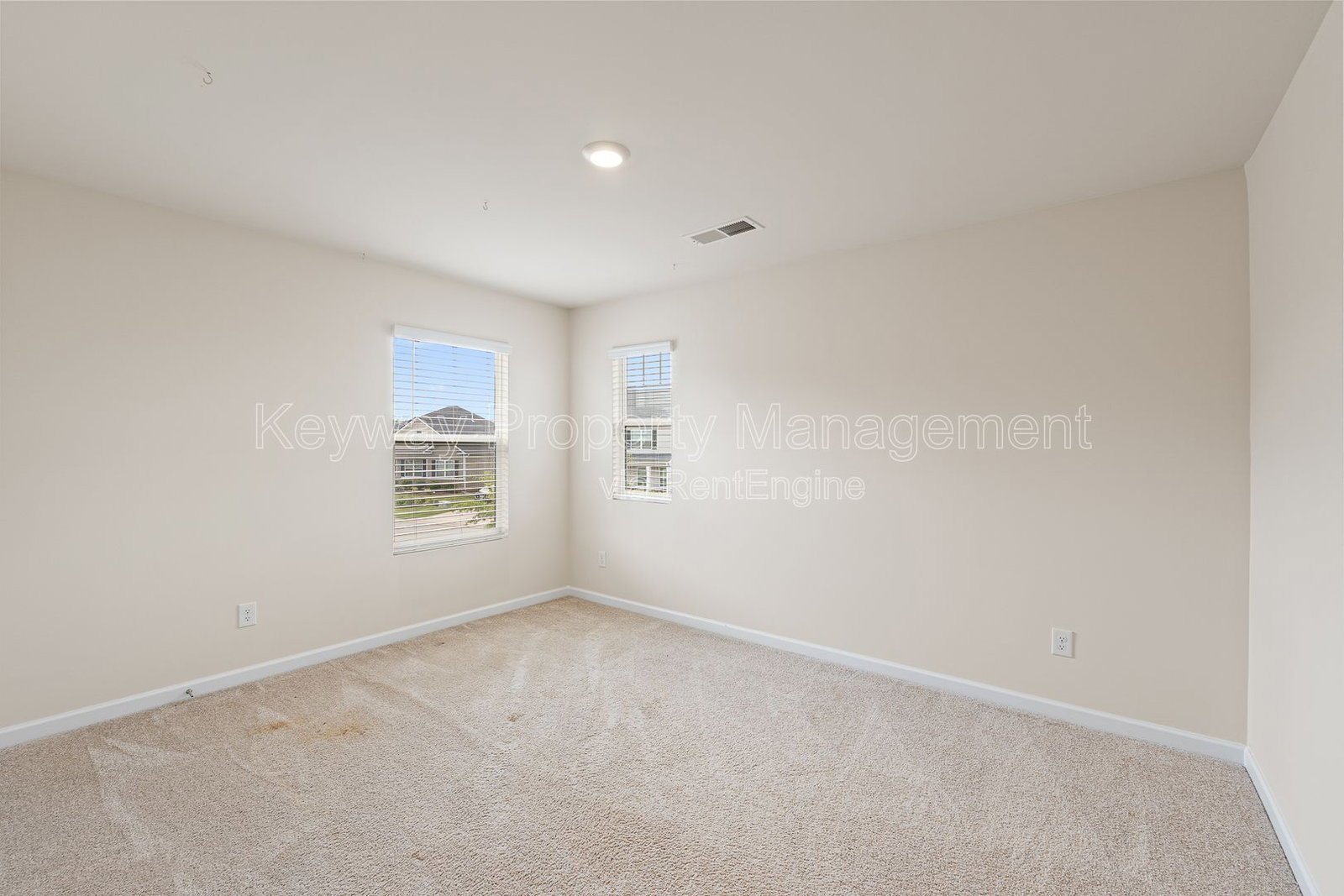 3262 Carmine Avenue - High Hills property image