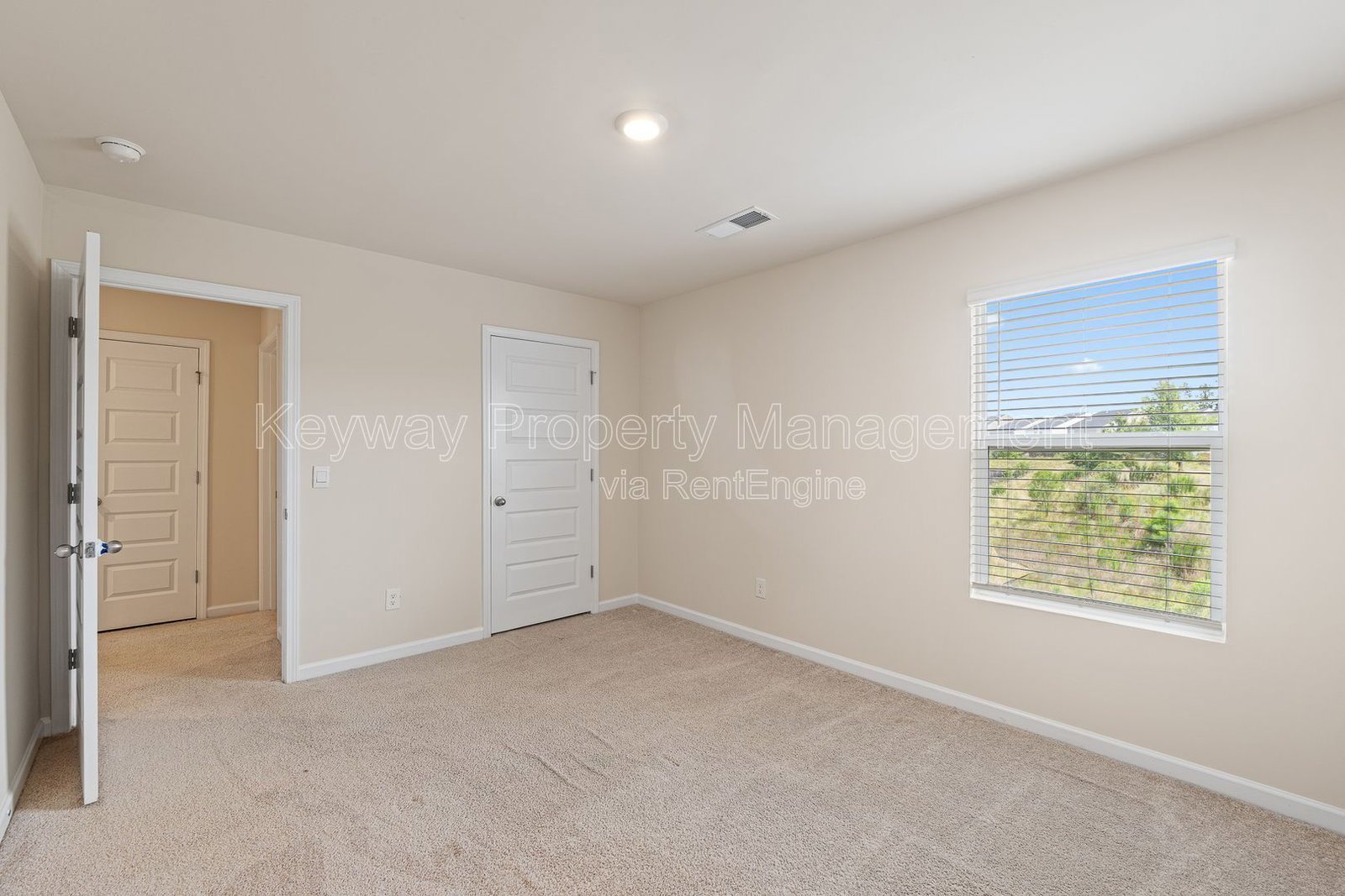 3262 Carmine Avenue - High Hills property image