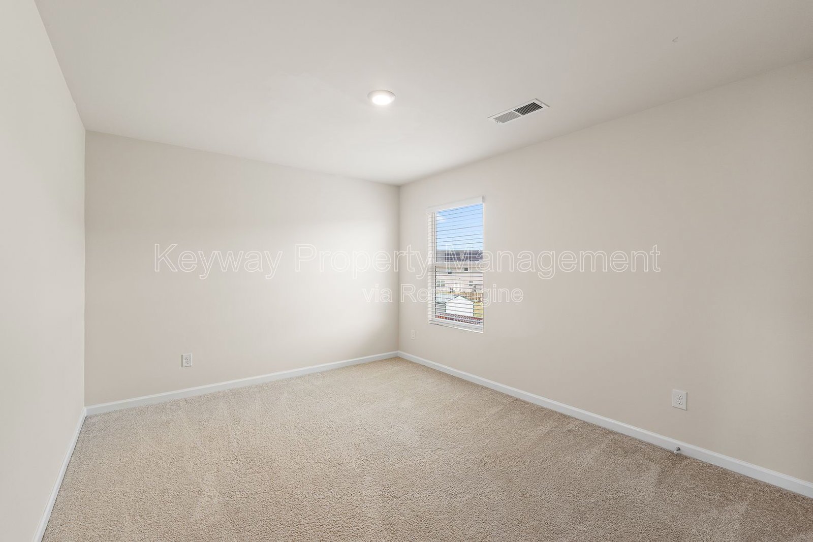 3262 Carmine Avenue - High Hills property image