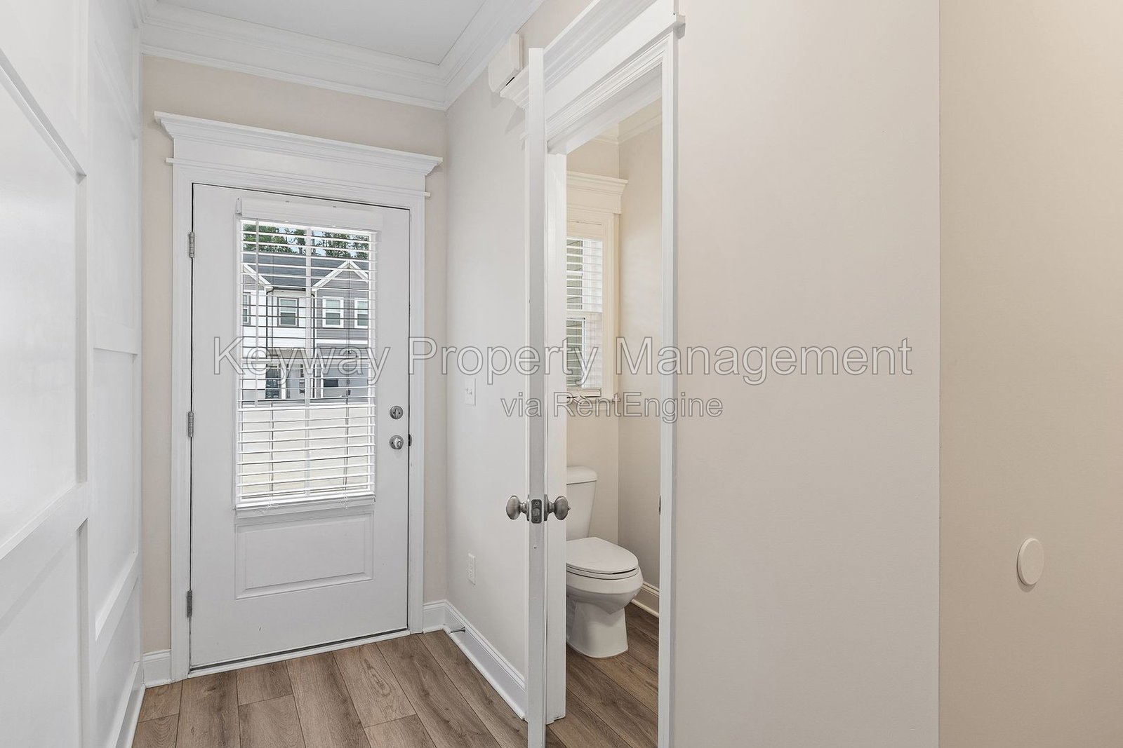 1047 Linsmore Avenue - Canterbury Farms property image