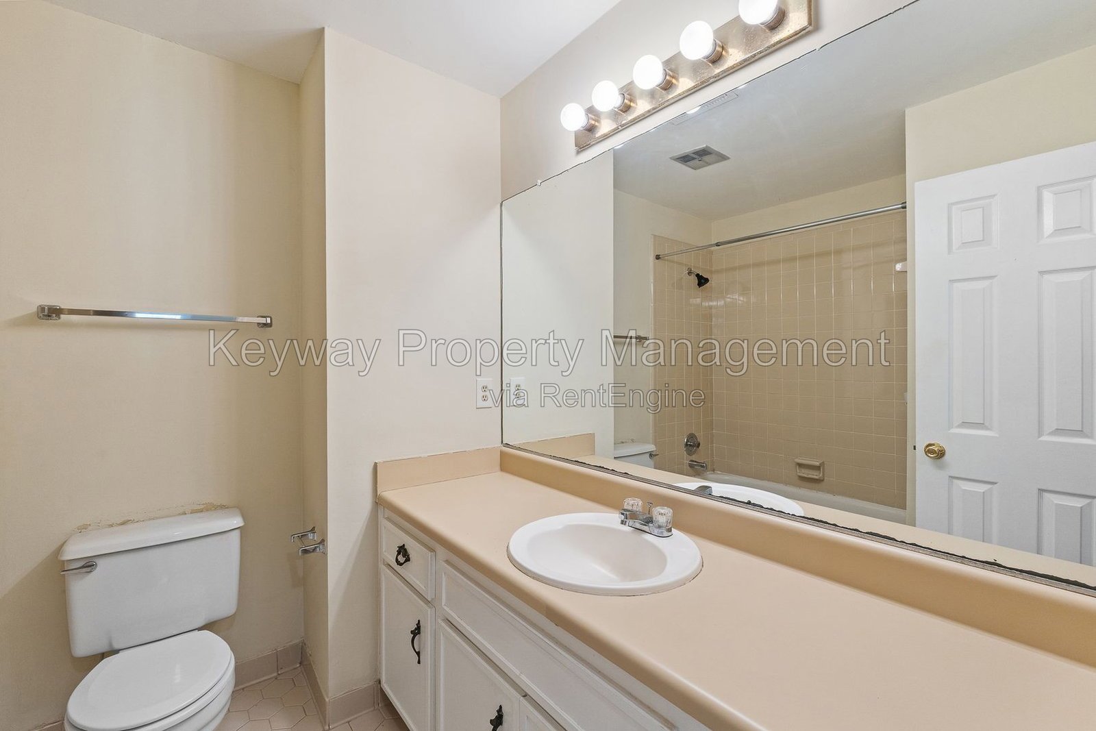 642 Clinton Way W - Fox Run property image