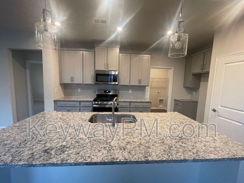810 Manitou - Providence Station property image