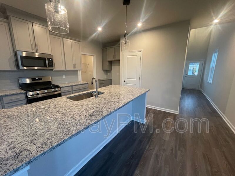 810 Manitou - Providence Station property image