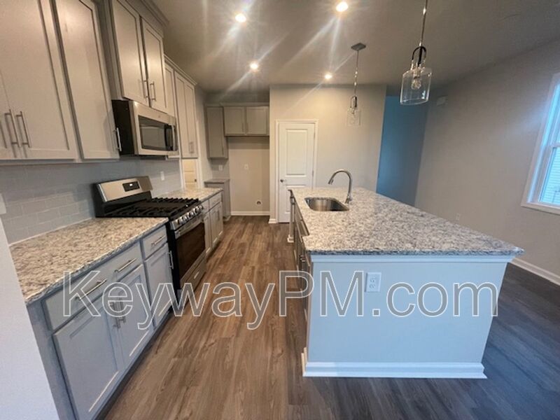 810 Manitou - Providence Station property image