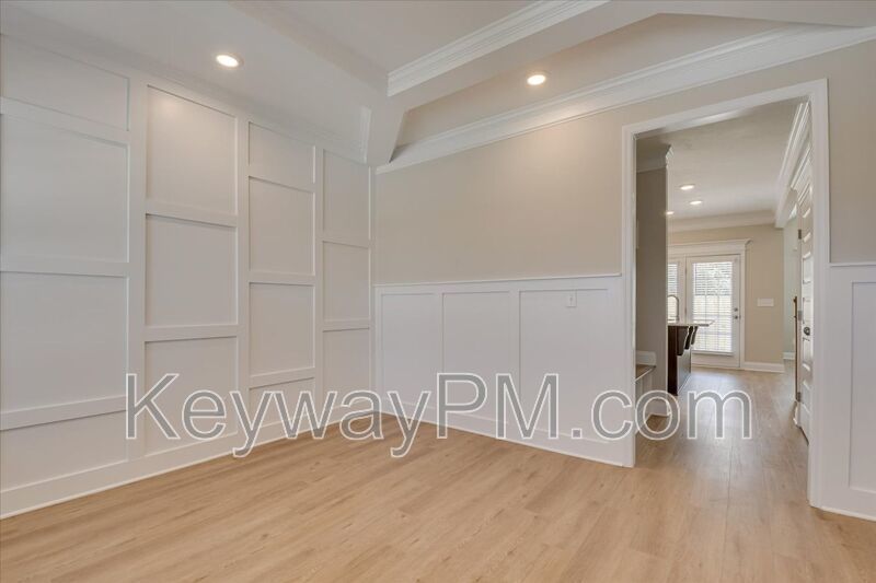 715 Bronze Way - Village Square property image